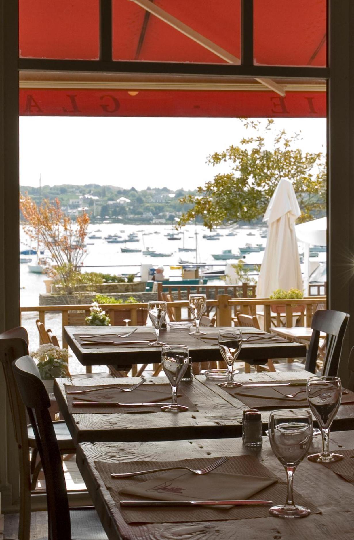 Le Grand Hotel Des Bains & Spa - Bretagne Locquirec Exterior photo